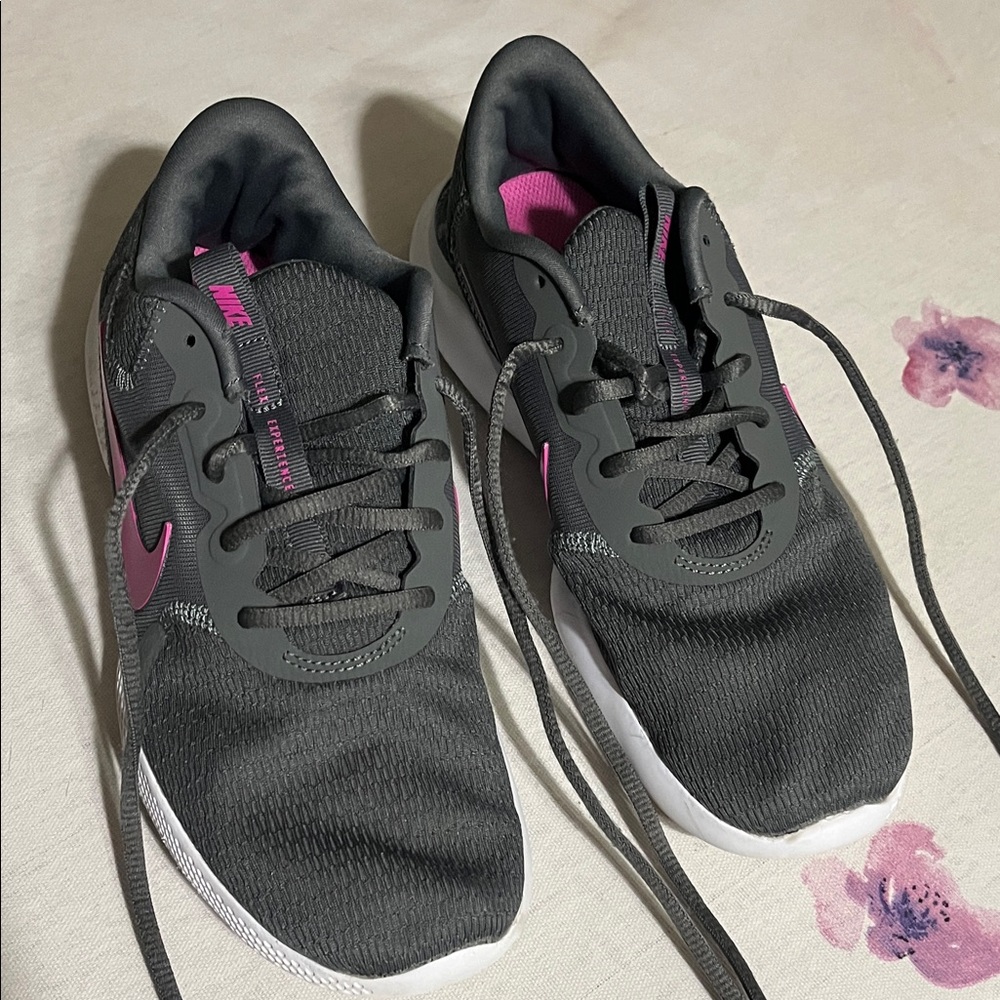Nike Women's Gray and Pink Sneakers